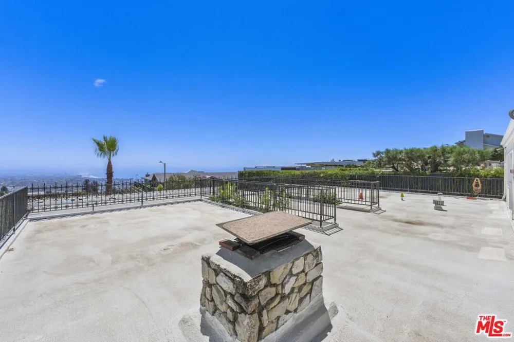 16647 Charmel Lane Pacific Palisades, CA 90272