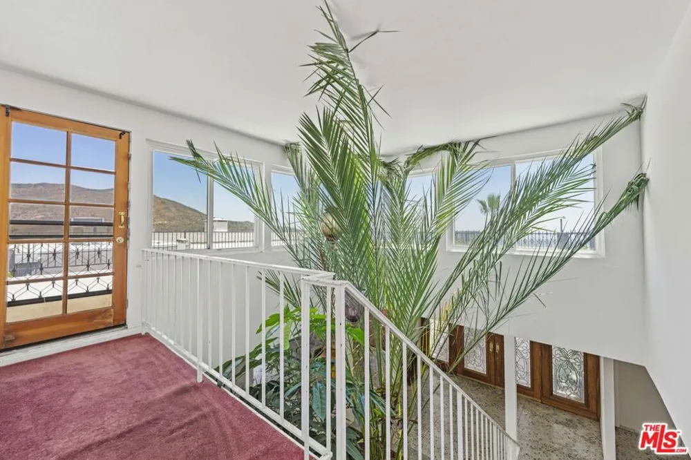 16647 Charmel Lane Pacific Palisades, CA 90272