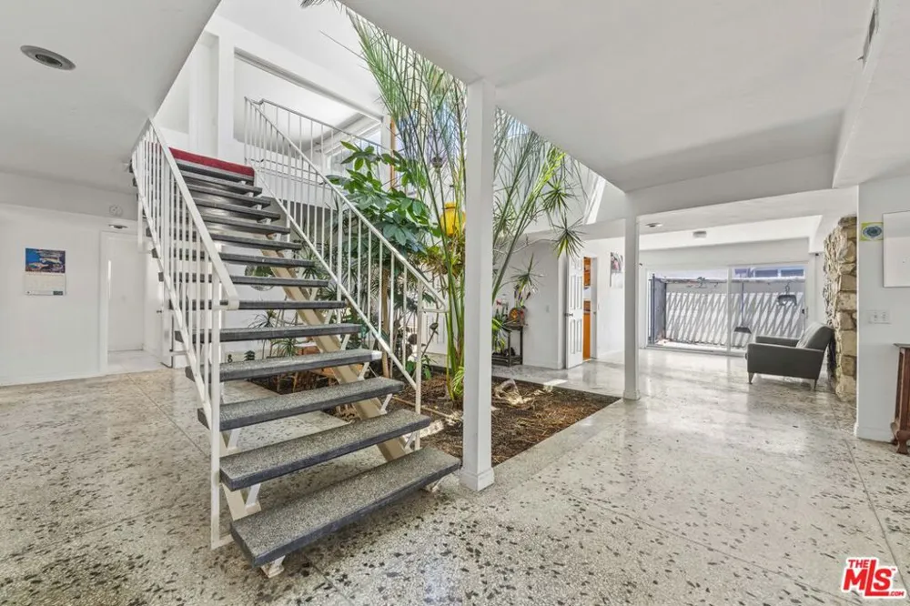 16647 Charmel Lane Pacific Palisades, CA 90272