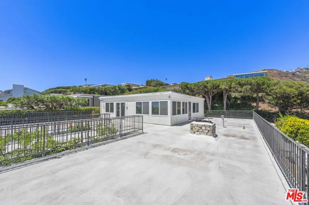 16647 Charmel Lane Pacific Palisades, CA 90272