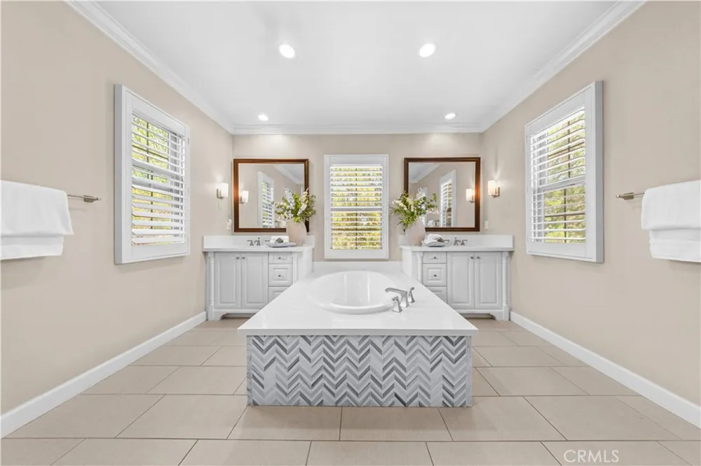 63 Rossmore Irvine, CA 92620