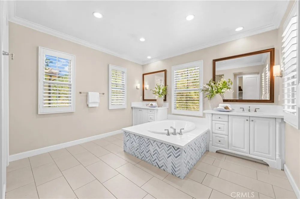 63 Rossmore Irvine, CA 92620