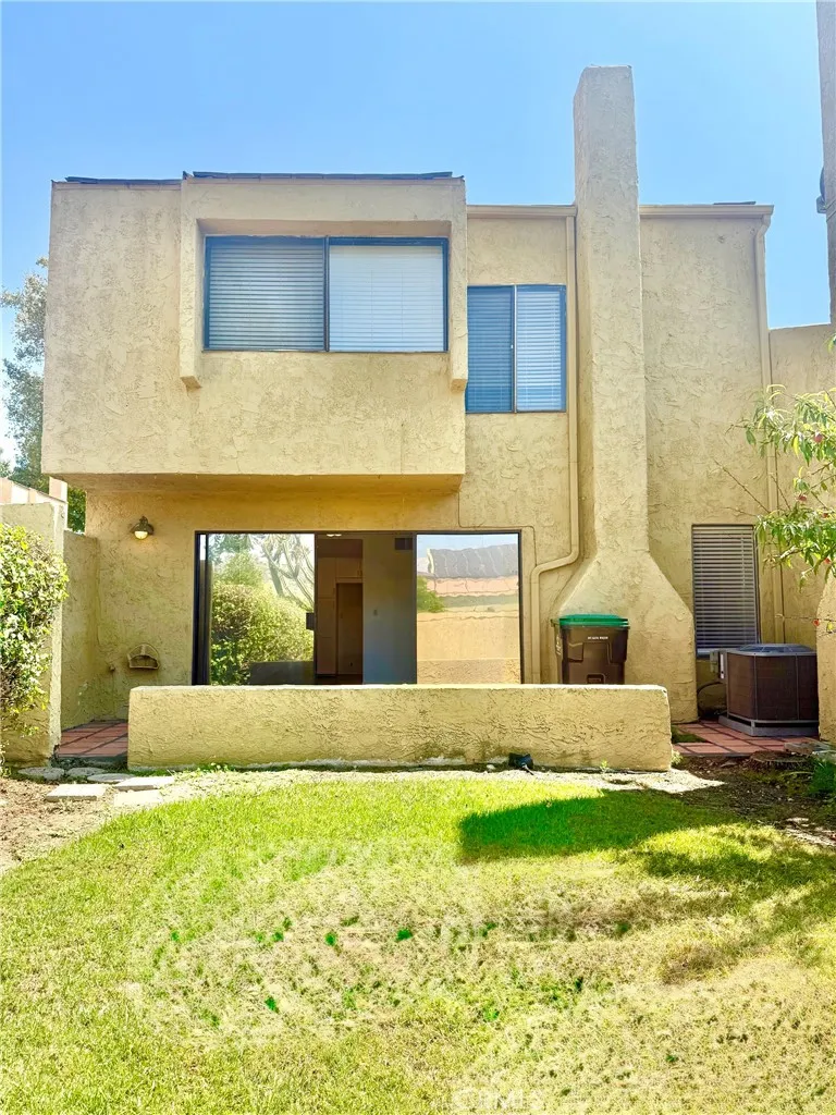 19651 Castellana Yorba Linda, CA 92886