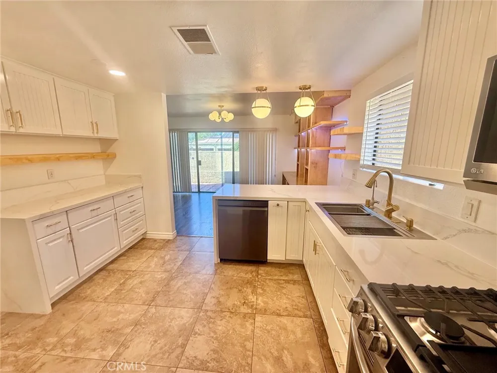19651 Castellana Yorba Linda, CA 92886