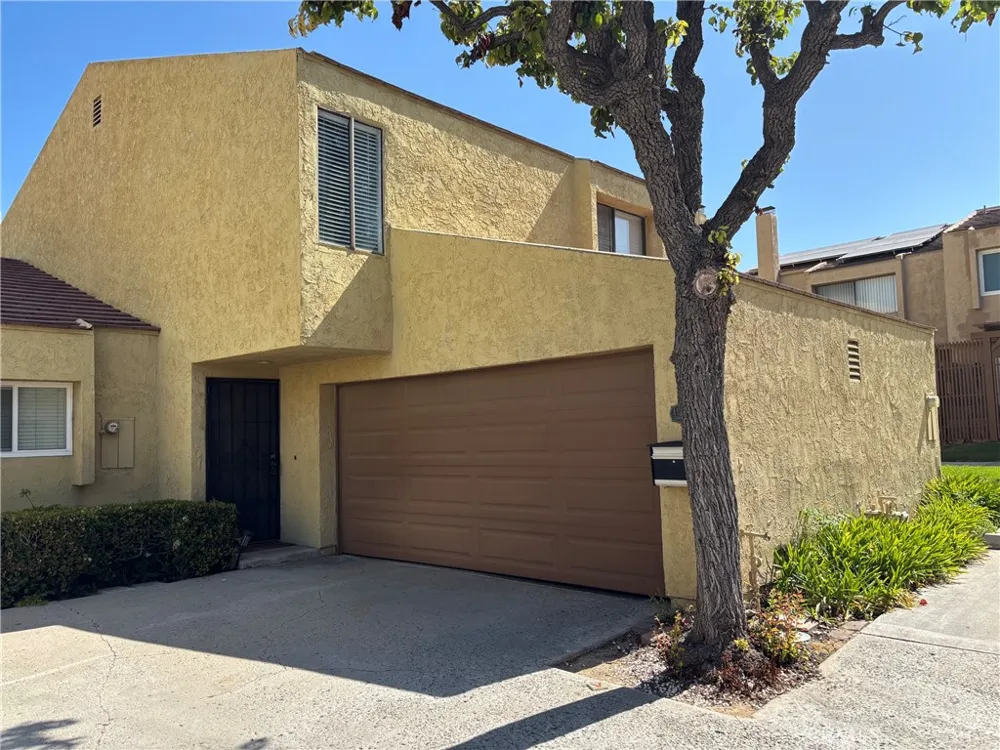 19651 Castellana Yorba Linda, CA 92886