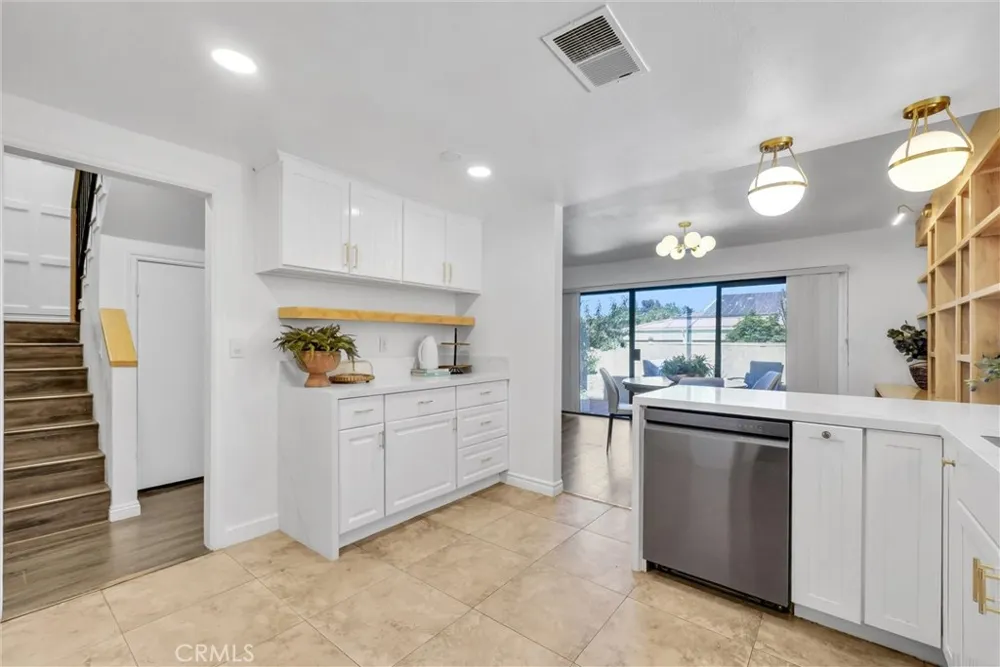 19651 Castellana Yorba Linda, CA 92886