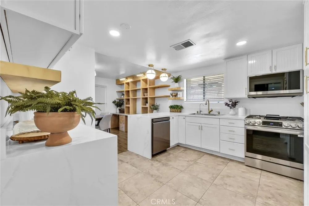 19651 Castellana Yorba Linda, CA 92886