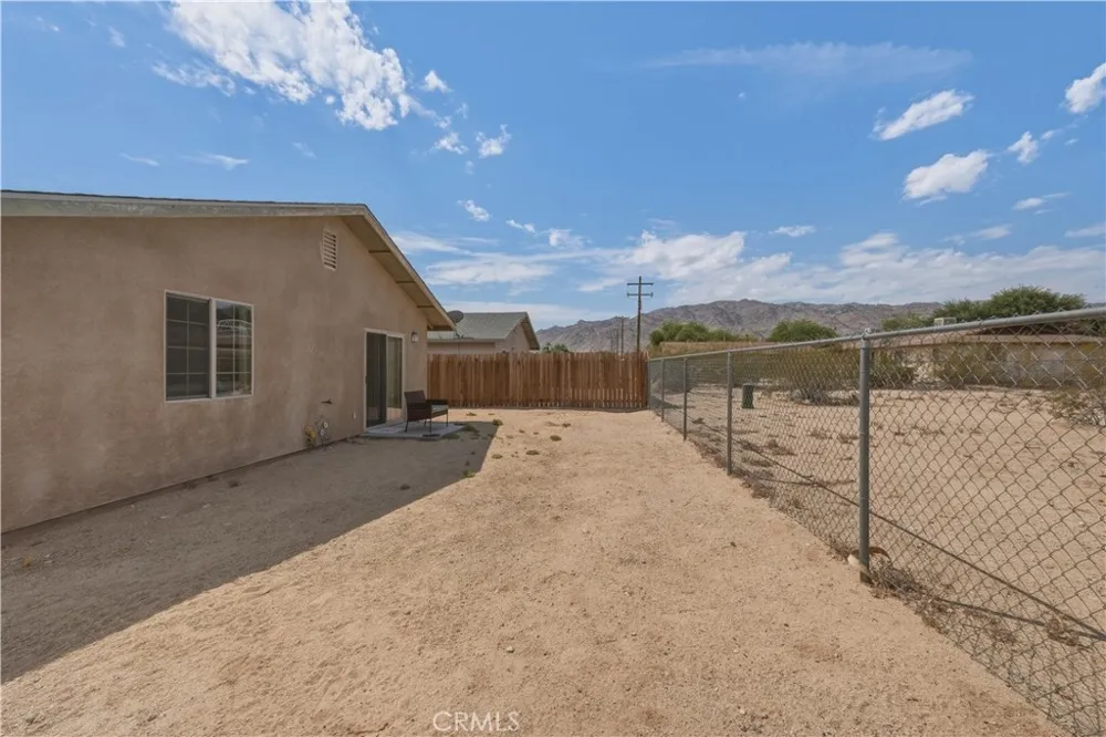 6252 Smoketree Avenue 29 Palms, CA 92277