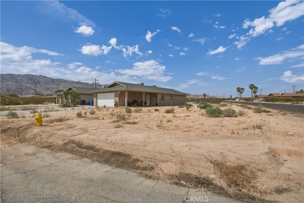 6252 Smoketree Avenue 29 Palms, CA 92277