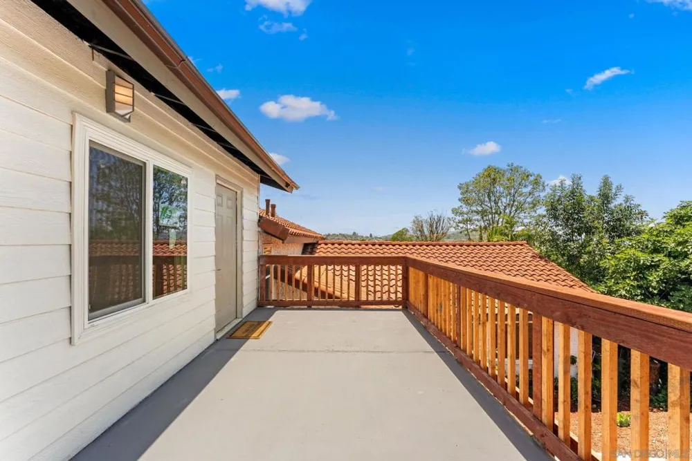 10111 Cliffwood Dr La Mesa, CA 91941