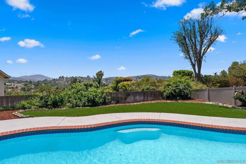 10111 Cliffwood Dr La Mesa, CA 91941