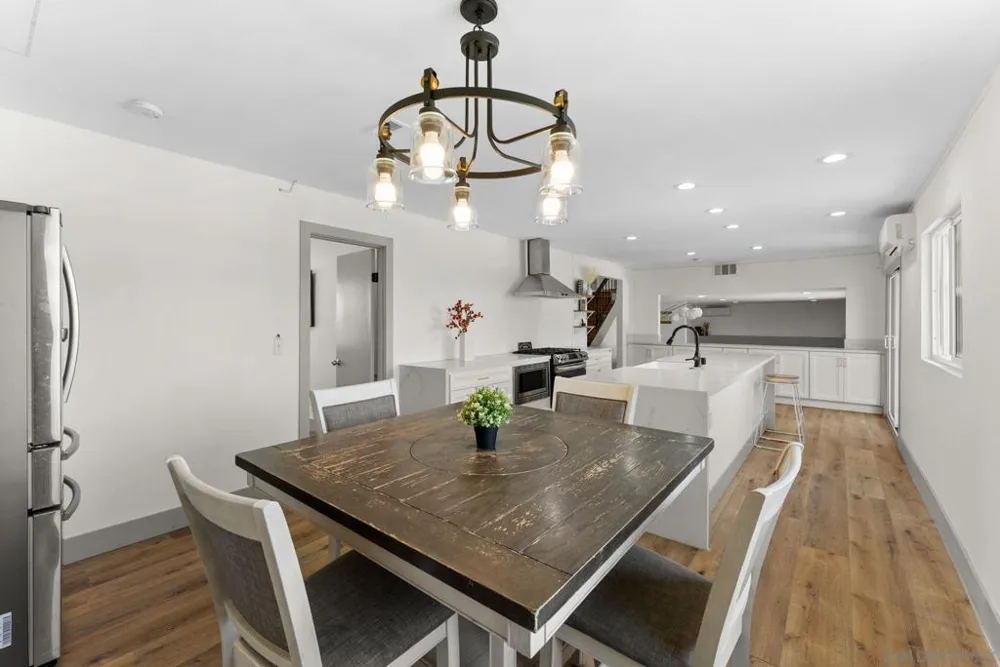 10111 Cliffwood Dr La Mesa, CA 91941