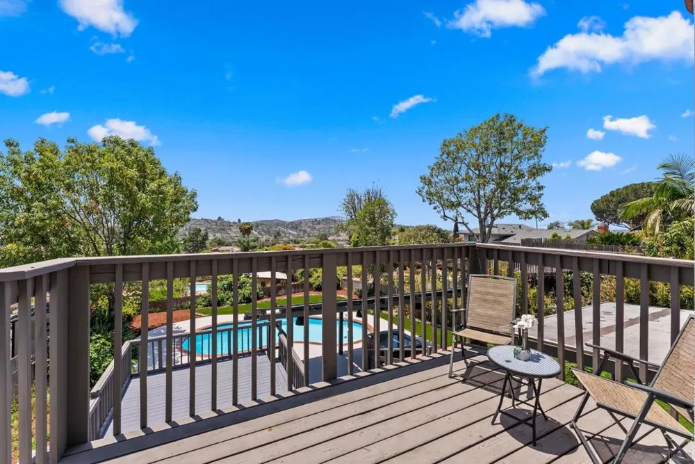 10111 Cliffwood Dr La Mesa, CA 91941