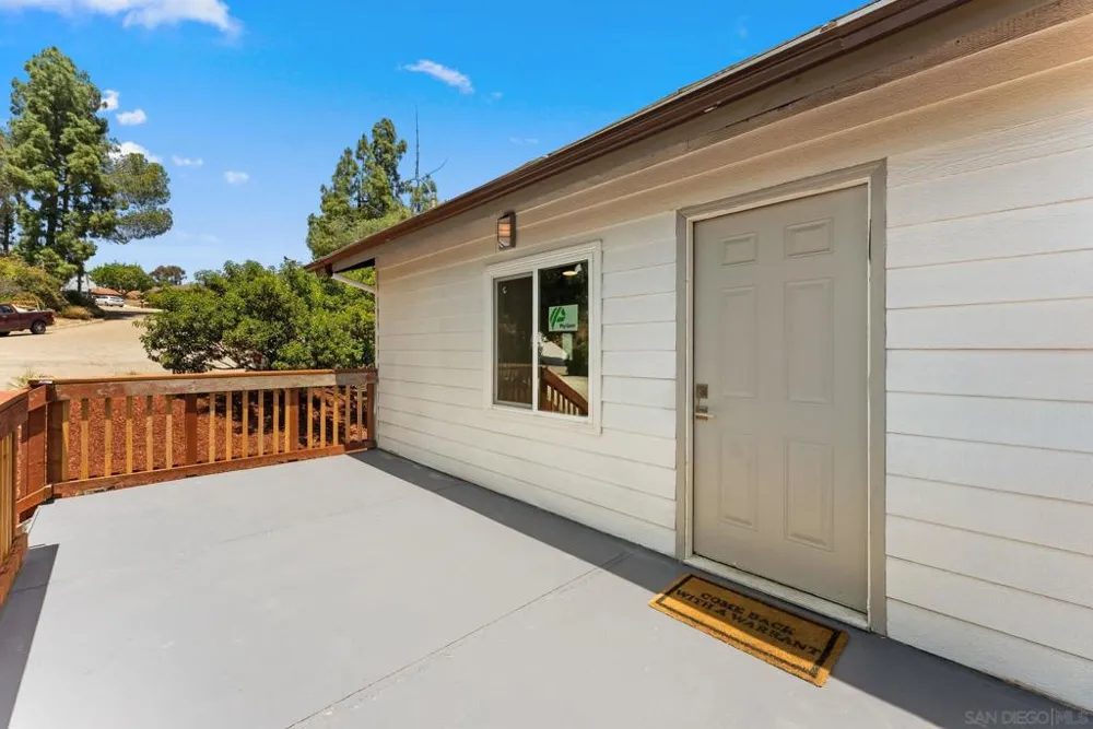 10111 Cliffwood Dr La Mesa, CA 91941
