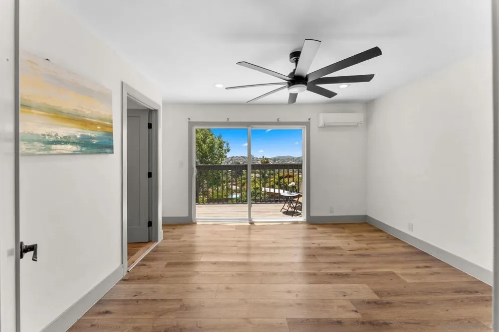 10111 Cliffwood Dr La Mesa, CA 91941