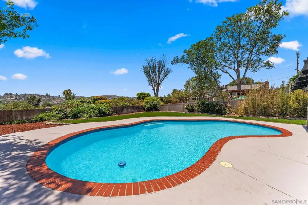 10111 Cliffwood Dr La Mesa, CA 91941