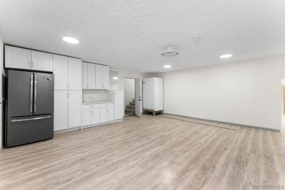10111 Cliffwood Dr La Mesa, CA 91941