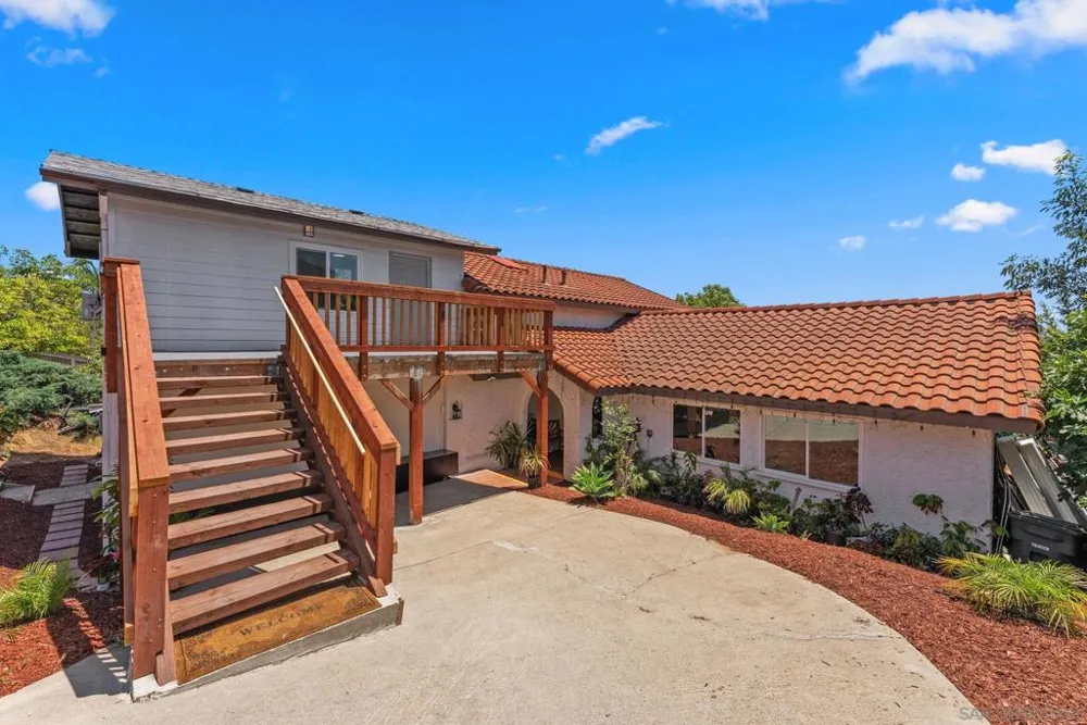 10111 Cliffwood Dr La Mesa, CA 91941