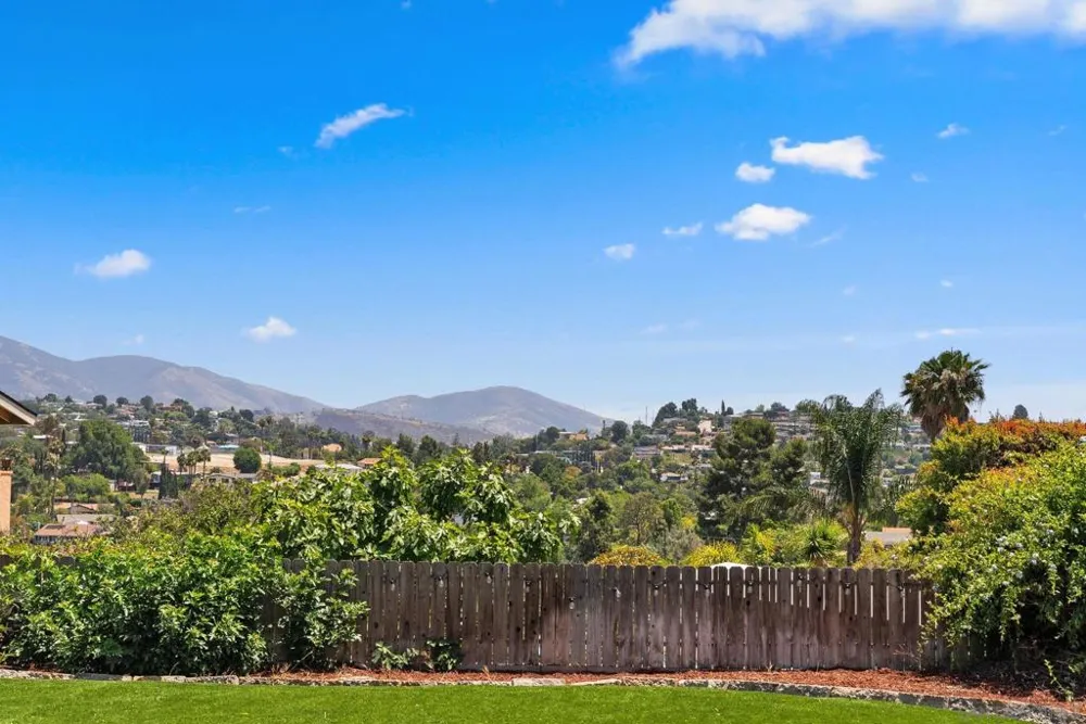 10111 Cliffwood Dr La Mesa, CA 91941