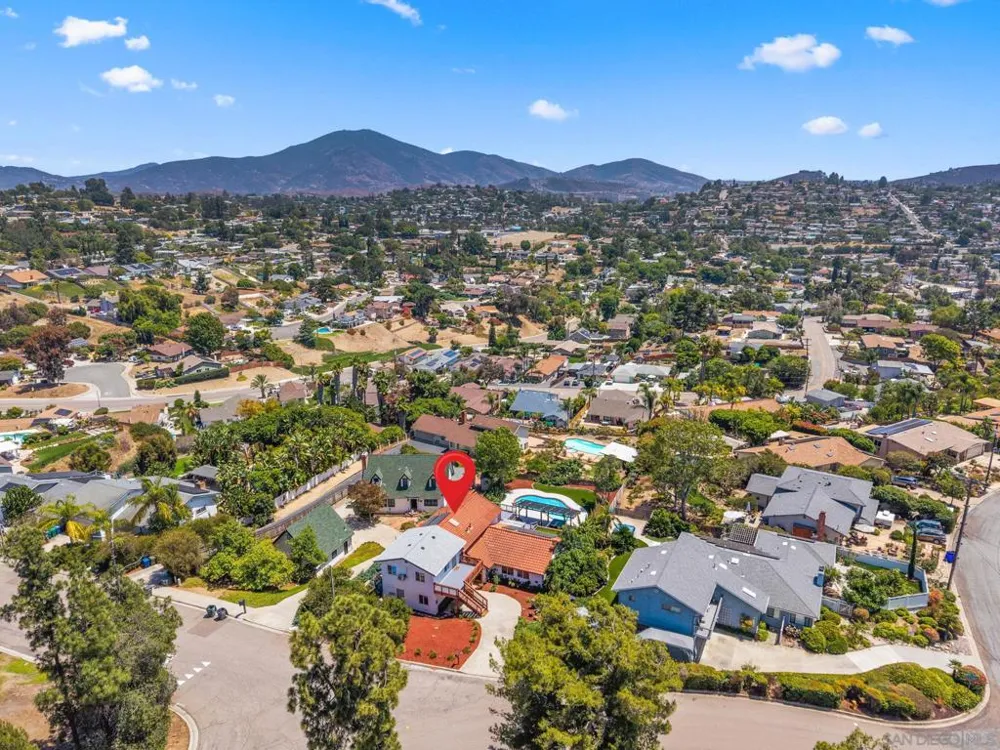 10111 Cliffwood Dr La Mesa, CA 91941