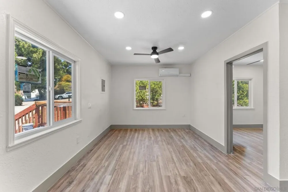 10111 Cliffwood Dr La Mesa, CA 91941