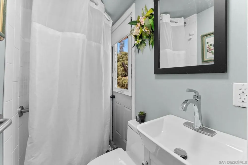 10111 Cliffwood Dr La Mesa, CA 91941