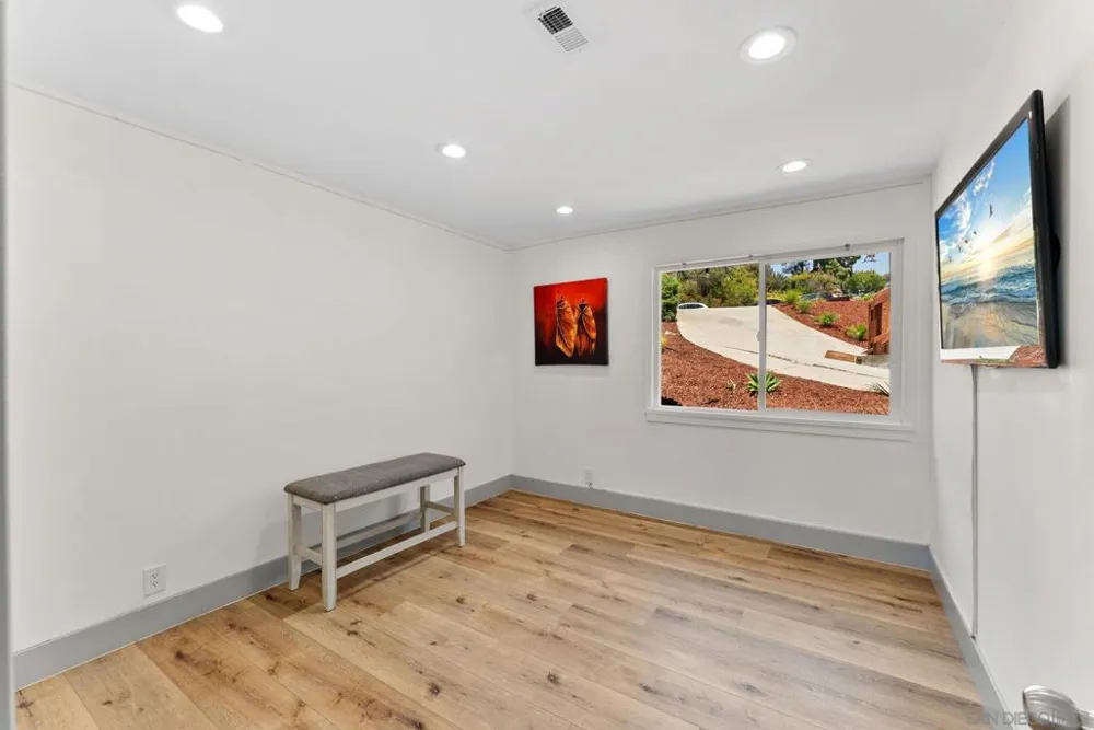 10111 Cliffwood Dr La Mesa, CA 91941