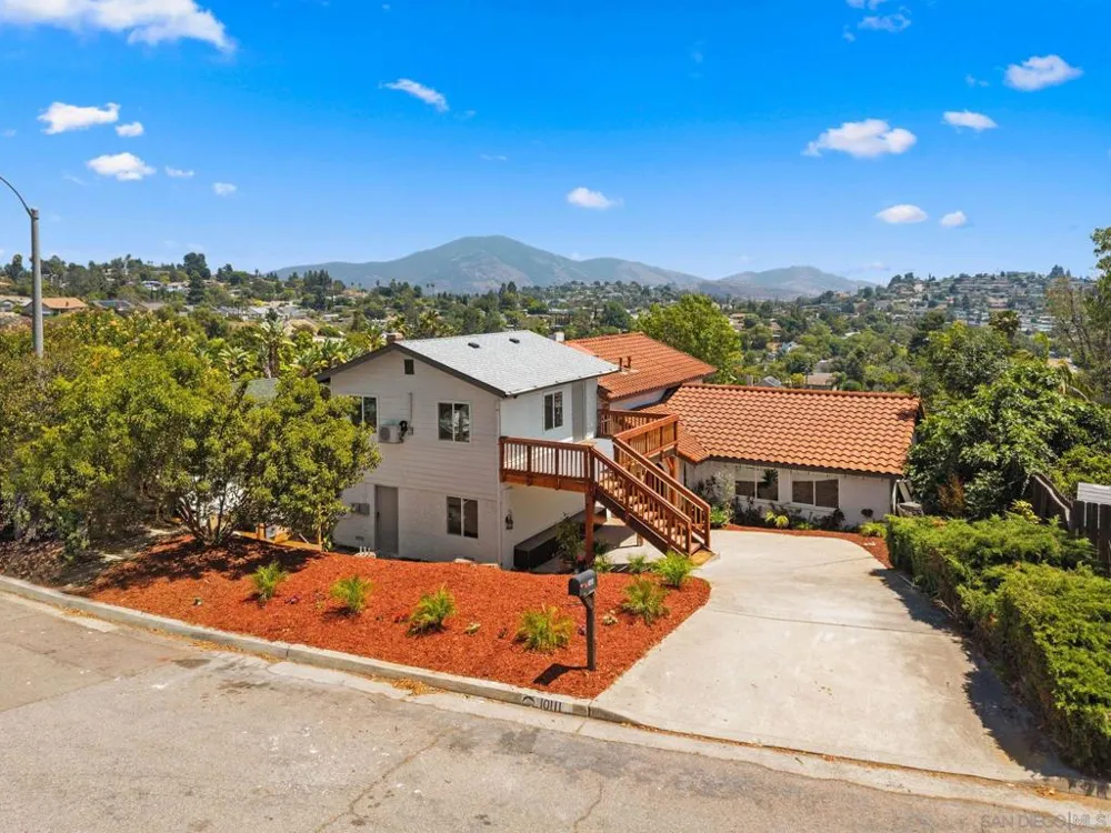 10111 Cliffwood Dr La Mesa, CA 91941