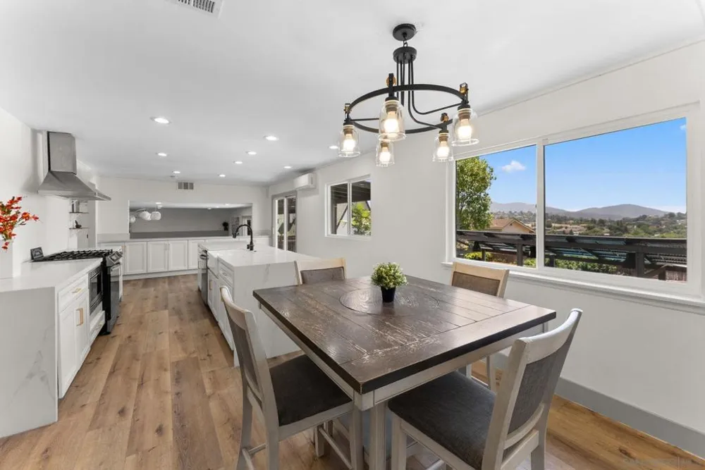 10111 Cliffwood Dr La Mesa, CA 91941