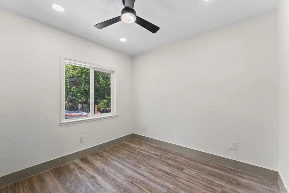 10111 Cliffwood Dr La Mesa, CA 91941