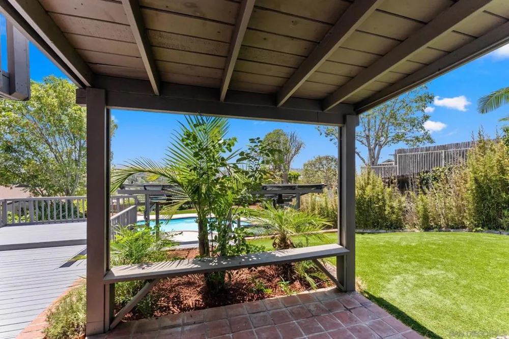 10111 Cliffwood Dr La Mesa, CA 91941
