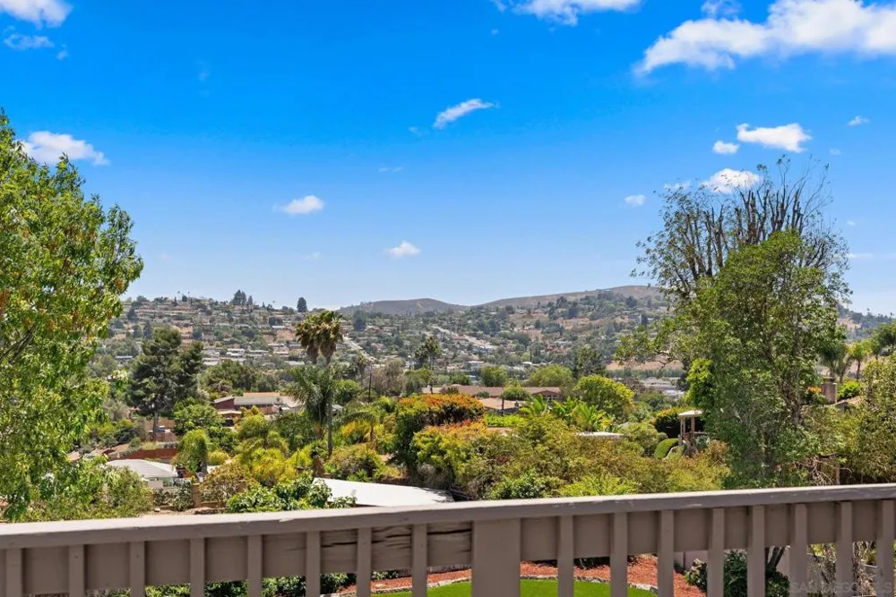 10111 Cliffwood Dr La Mesa, CA 91941