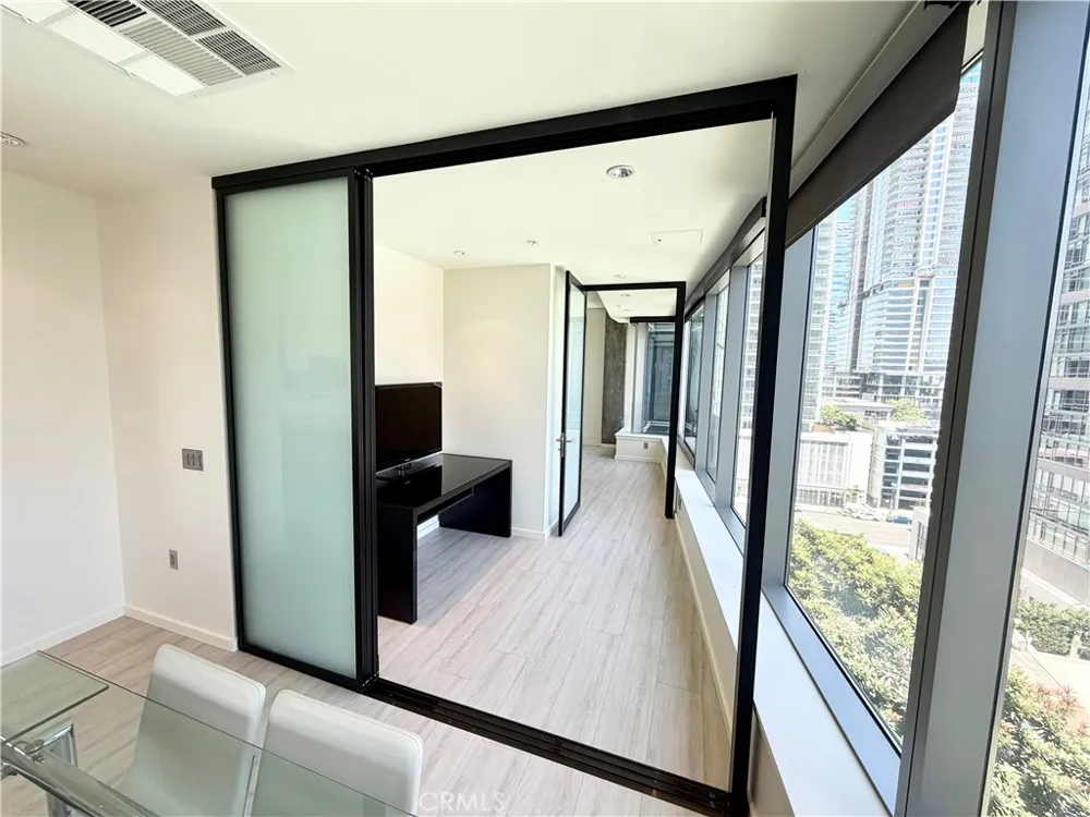 1155 S Grand Avenue #1017 Los Angeles, CA 90015