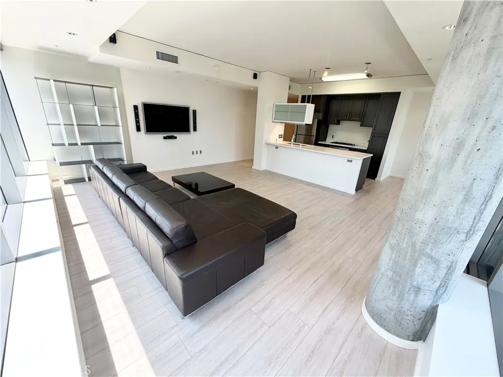 1155 S Grand Avenue #1017 Los Angeles, CA 90015