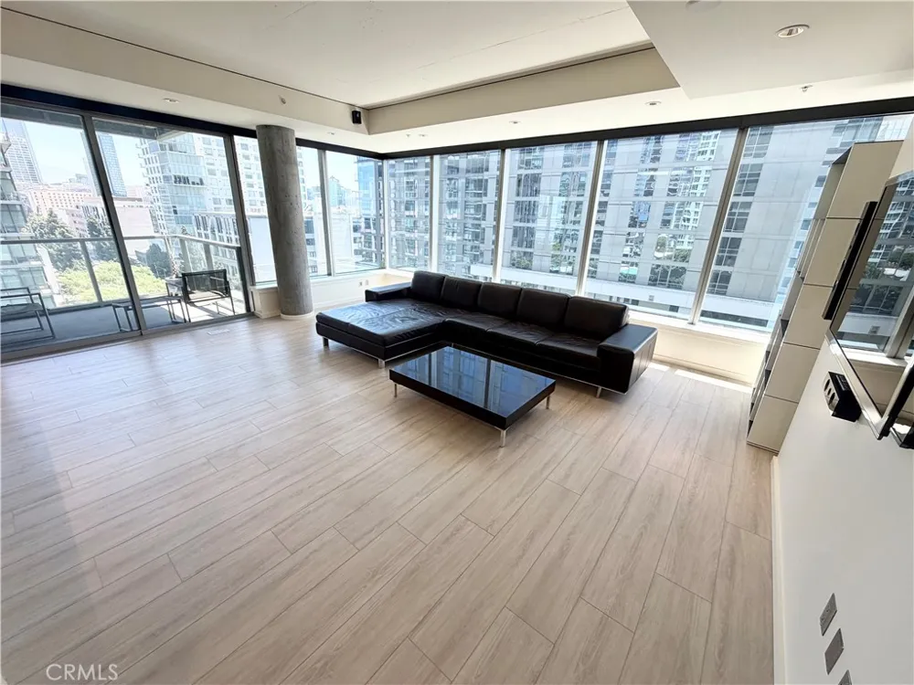 1155 S Grand Avenue #1017 Los Angeles, CA 90015