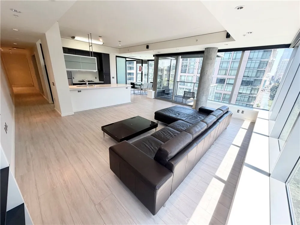 1155 S Grand Avenue #1017 Los Angeles, CA 90015