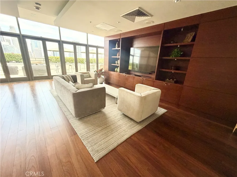 1155 S Grand Avenue #1017 Los Angeles, CA 90015