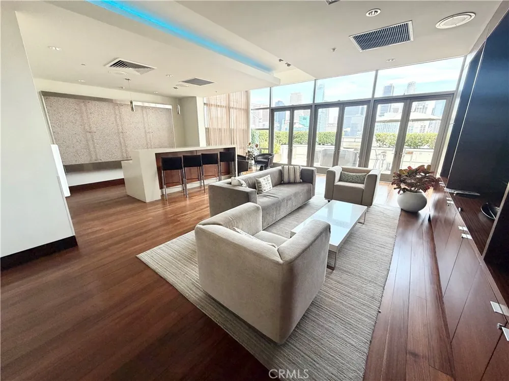 1155 S Grand Avenue #1017 Los Angeles, CA 90015