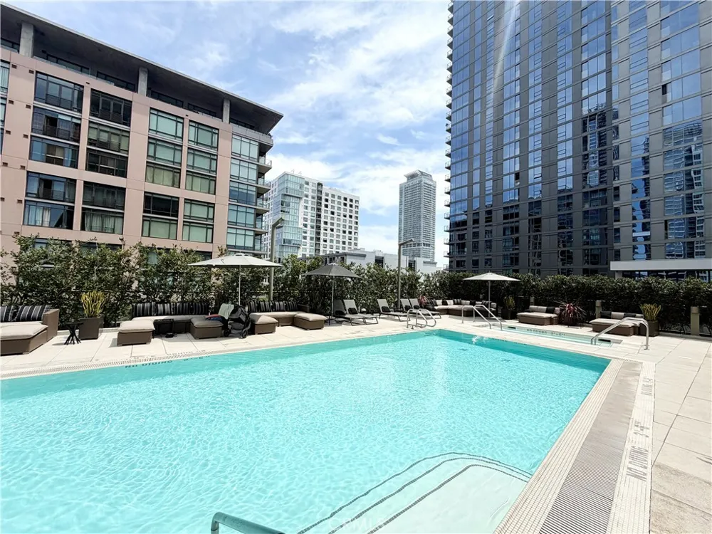 1155 S Grand Avenue #1017 Los Angeles, CA 90015