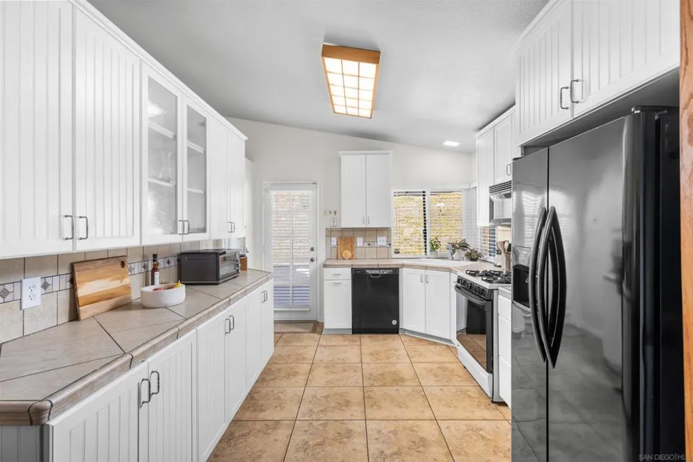 2027 Pointer Glen Escondido, CA 92029