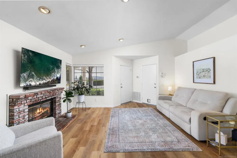 2027 Pointer Glen Escondido, CA 92029