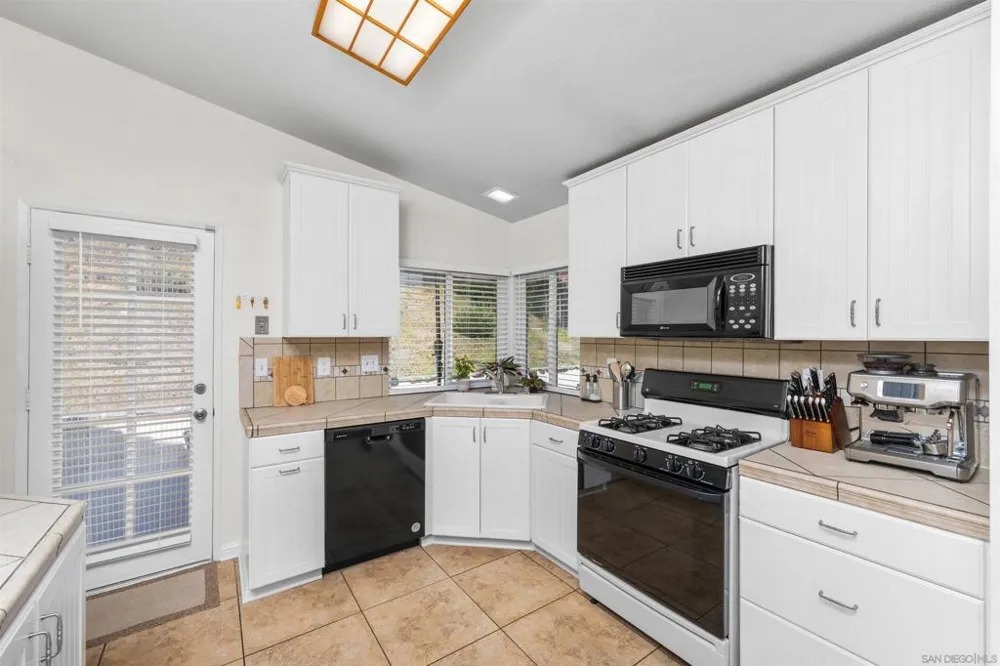 2027 Pointer Glen Escondido, CA 92029