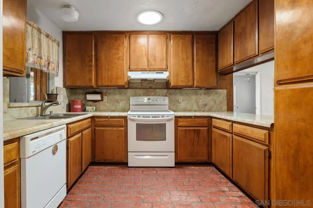 2906 Lakeview Drive Julian, CA 92036