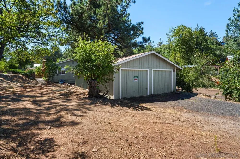 2906 Lakeview Drive Julian, CA 92036