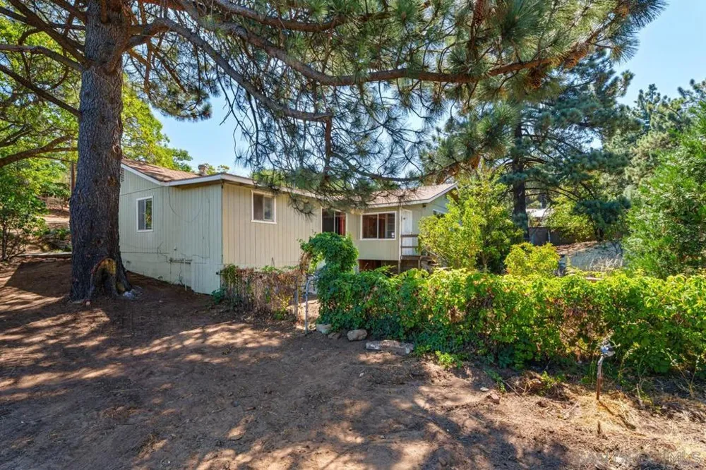 2906 Lakeview Drive Julian, CA 92036