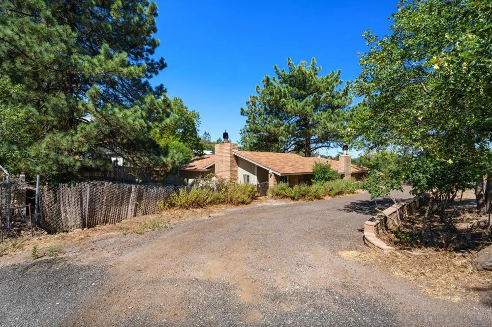 2906 Lakeview Drive Julian, CA 92036