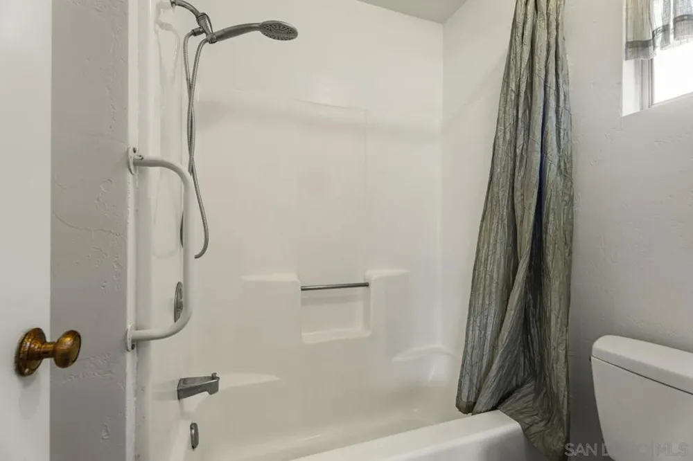2906 Lakeview Drive Julian, CA 92036