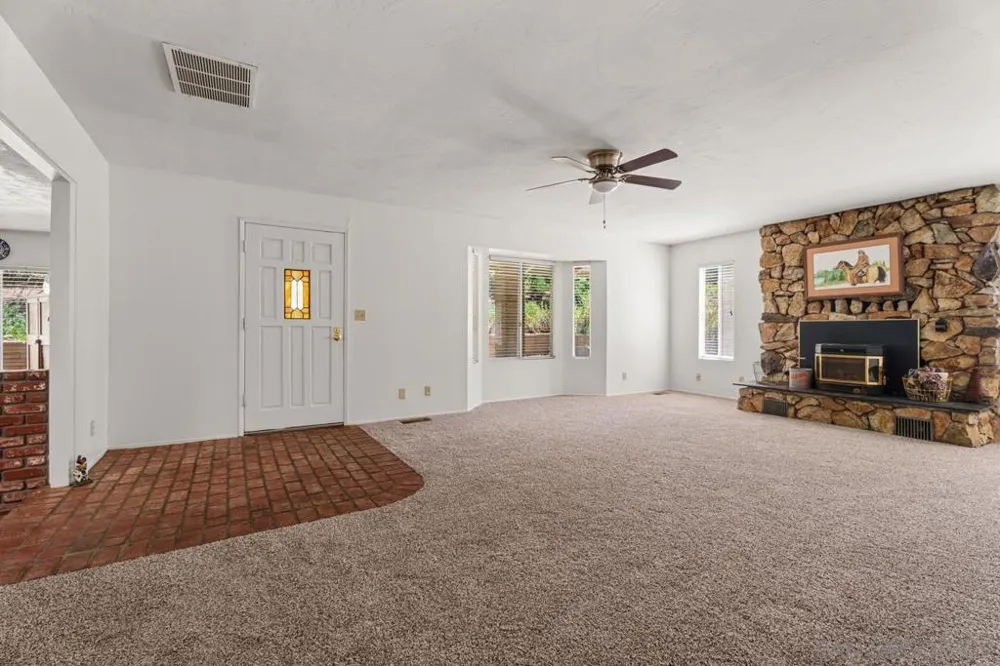 2906 Lakeview Drive Julian, CA 92036