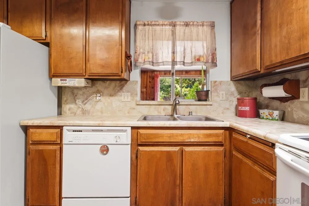 2906 Lakeview Drive Julian, CA 92036