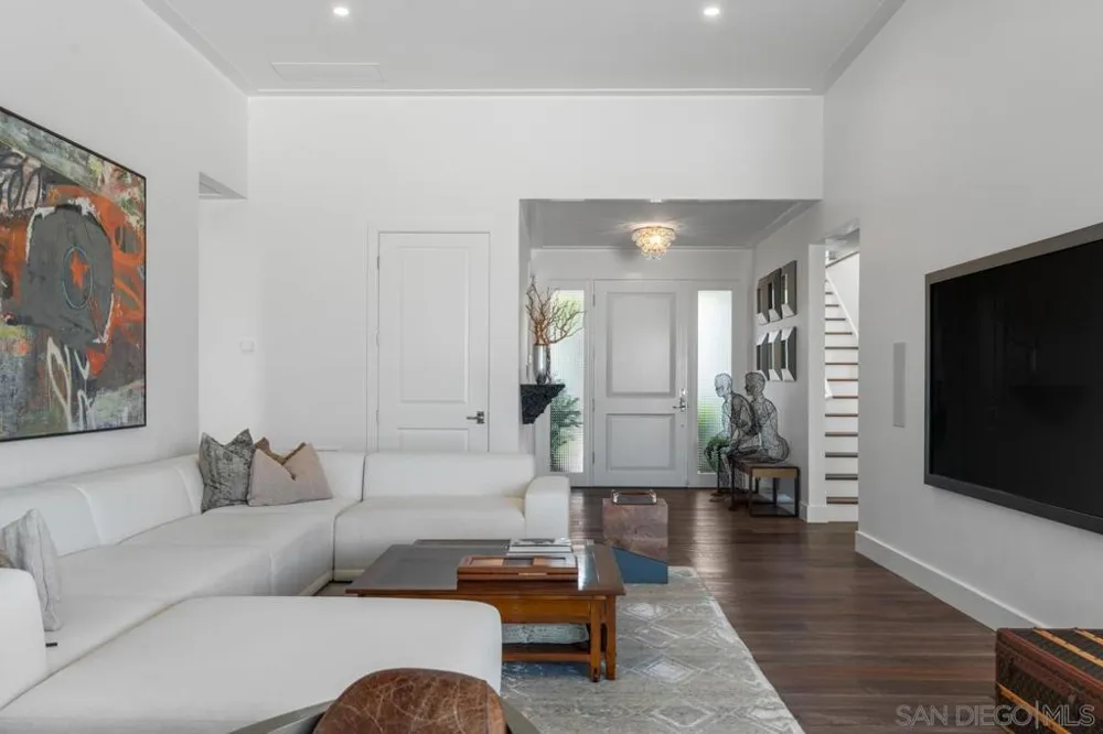 2879 Caminito Merion La Jolla, CA 92037